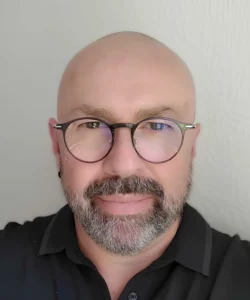 Portrait de Gilles, fondateur d’ARCAEN®, cabinet de conseil en stratégie et transformation digitale